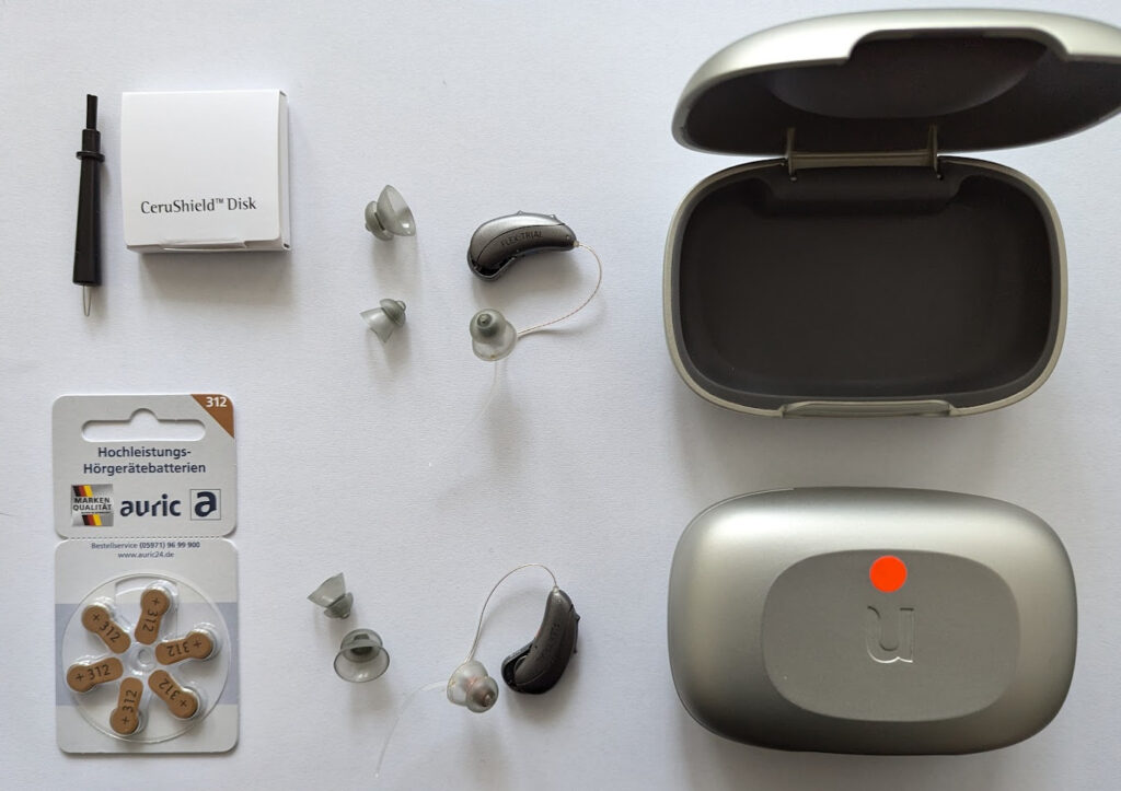 Filterwechselwerkzeug für Hörgeräte, zwei Hinter-dem-Ohr-Hörgeräte, Schirmchen, Hörgeräte-Batterien, zwei Hörgeräte-Schalen